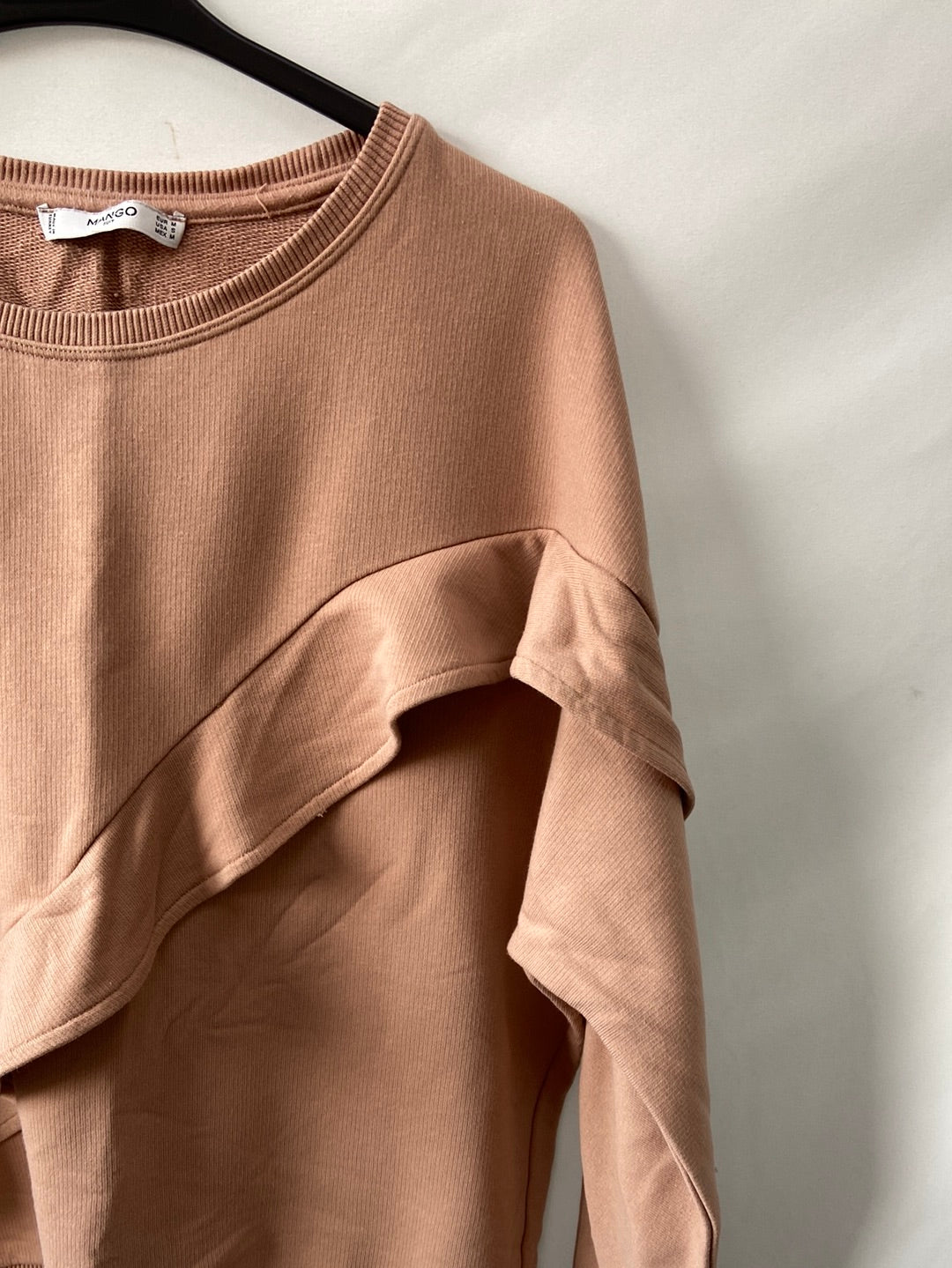 MANGO.Sudadera beige volante T.M