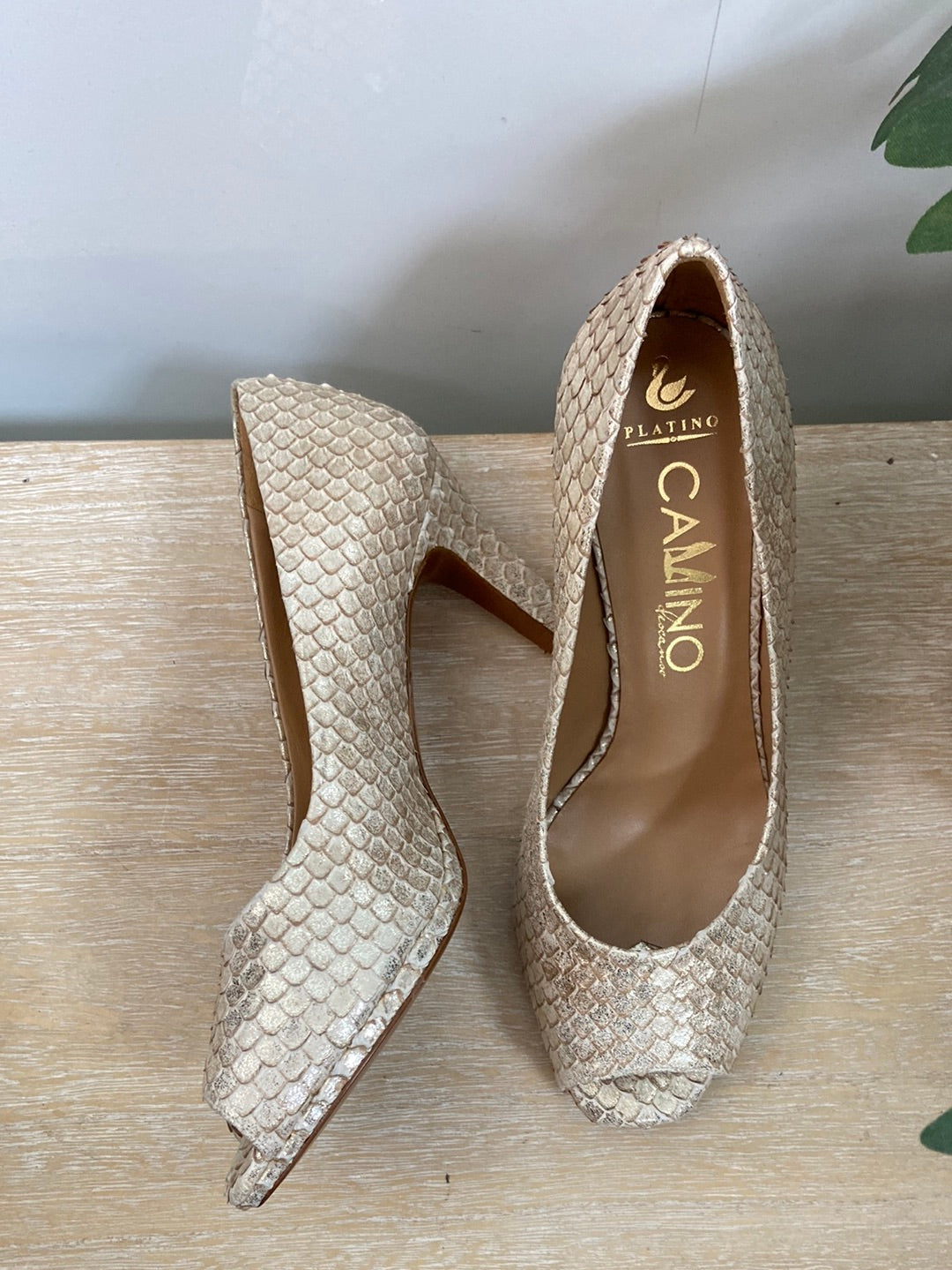 PLATINUM. Gold-tone heeled party shoes, size 36