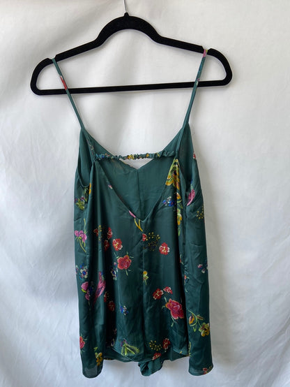 BERSHKA. Mono corto verde T.S