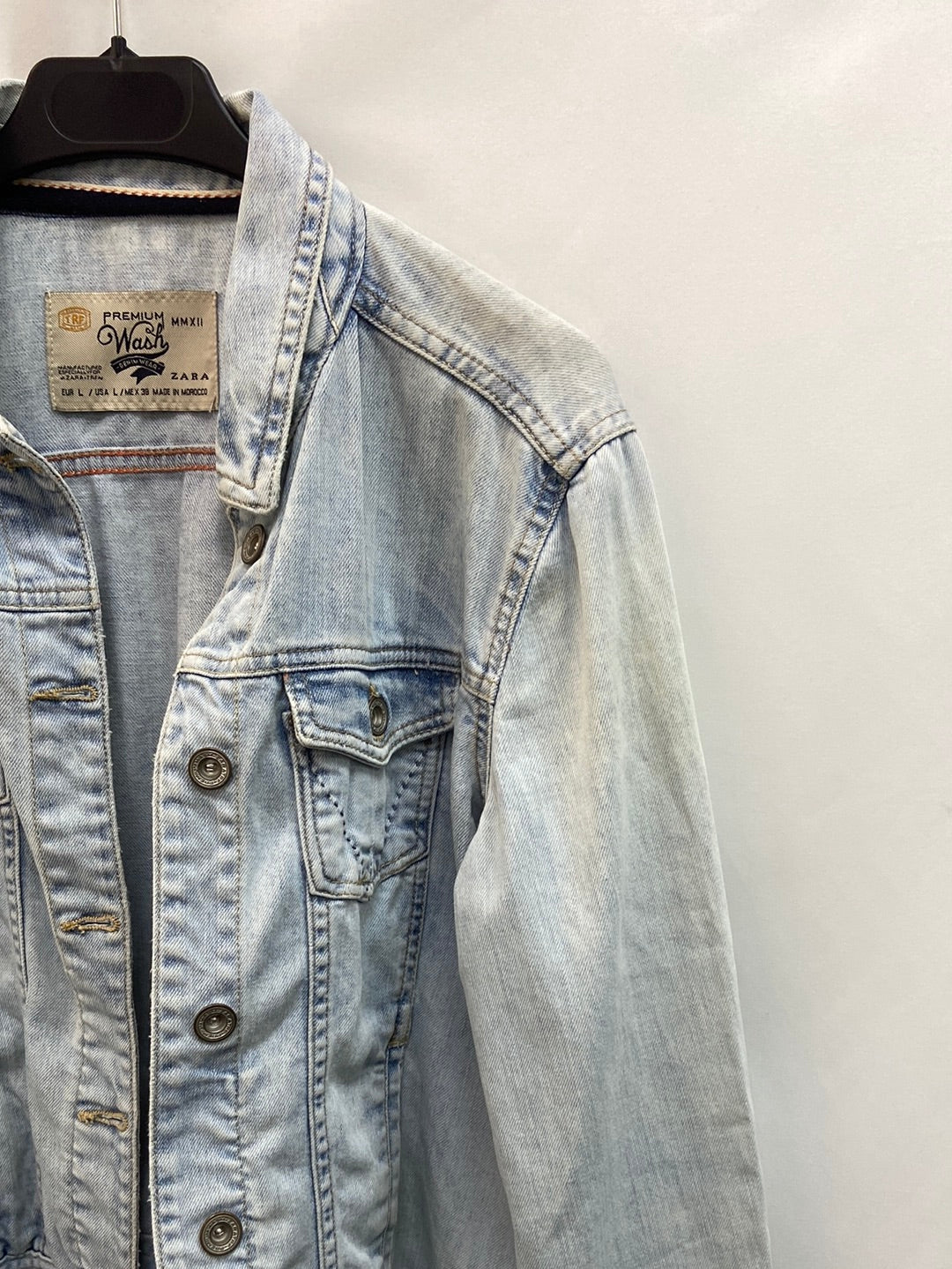 ZARA. cazadora vaquera clara T.L (s)