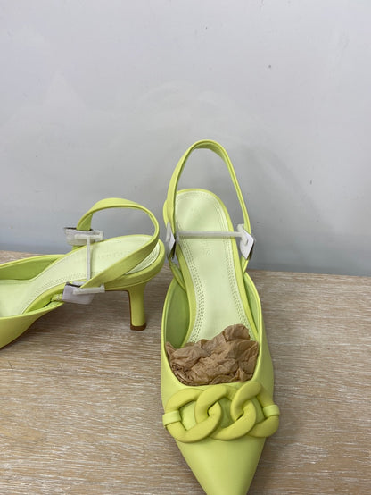 STRADIVARIUS.Stilettos destalonados verde lima T.37