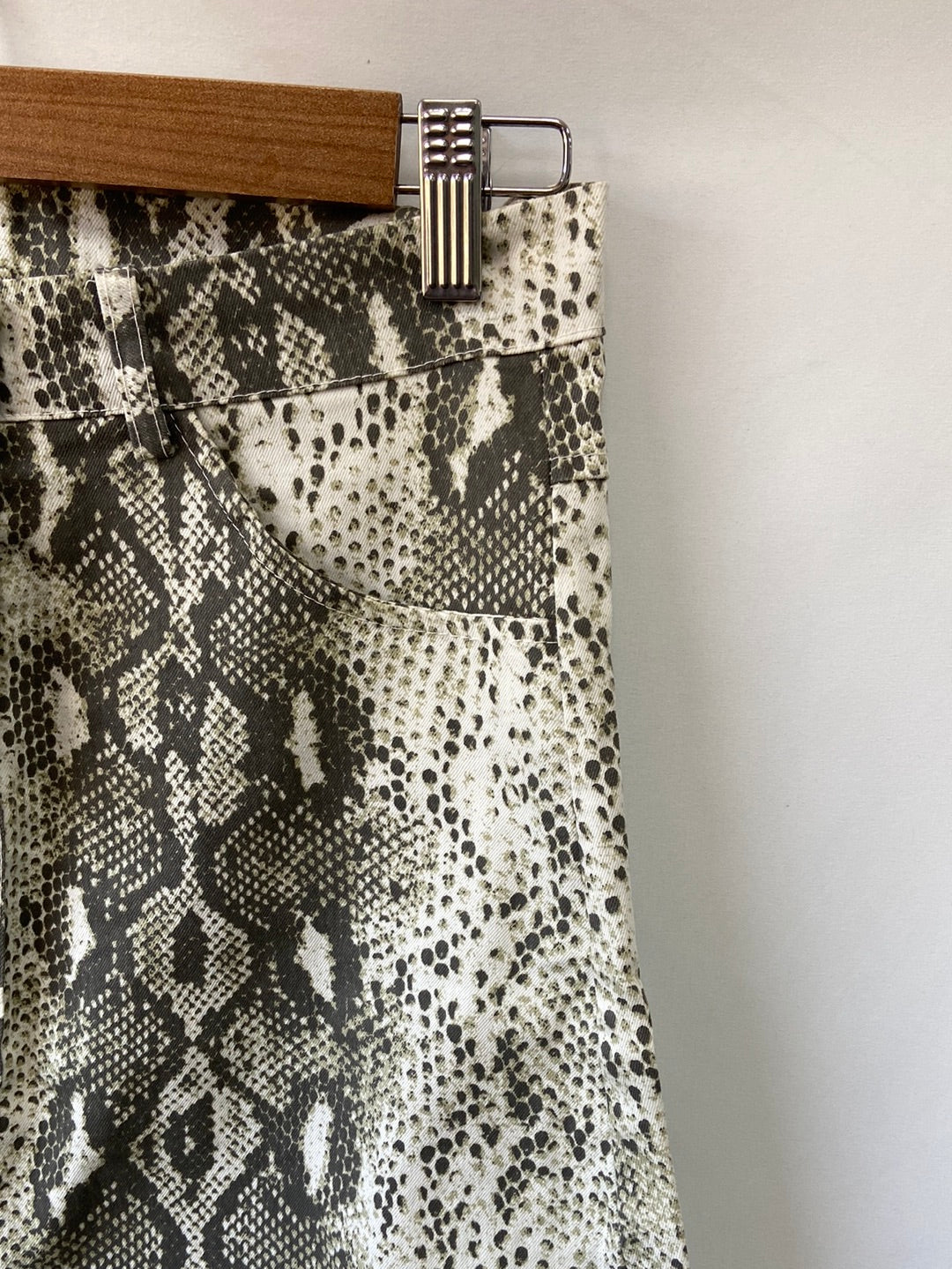 OTHERS. Animal print Ts skirt