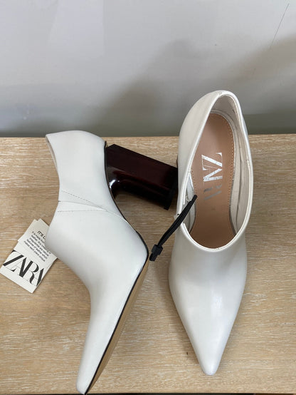 ZARA. Botines tobillero blancos T.36