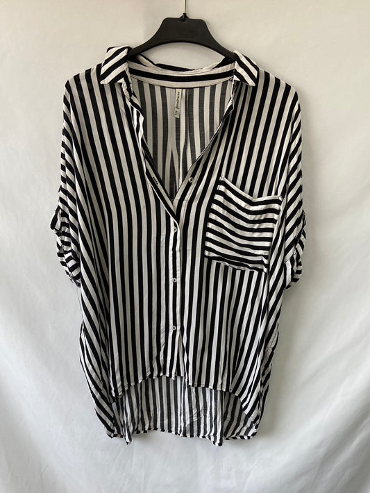 STRADIVARIUS.Camisa rayas manga corta T.S