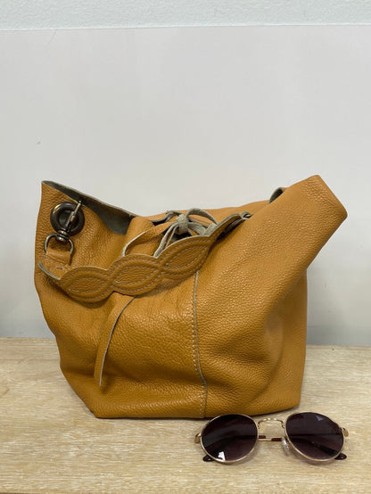 OTRAS.Bolso piel tipo saco