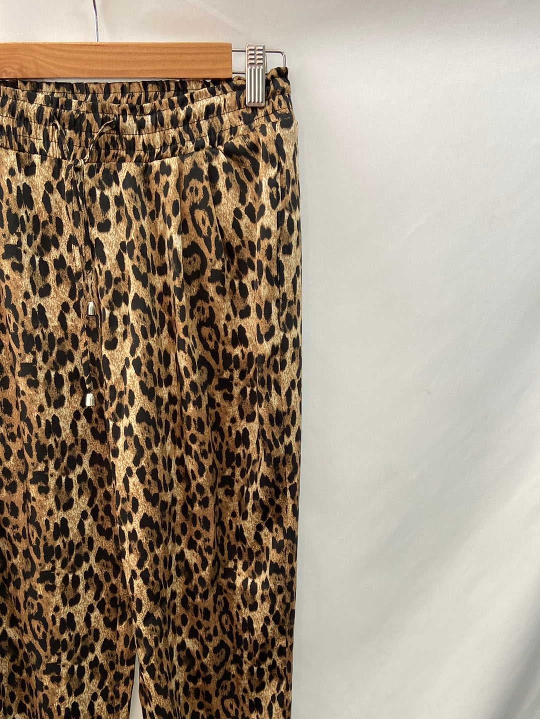 ZARA. Relaxed animal print Ts pants