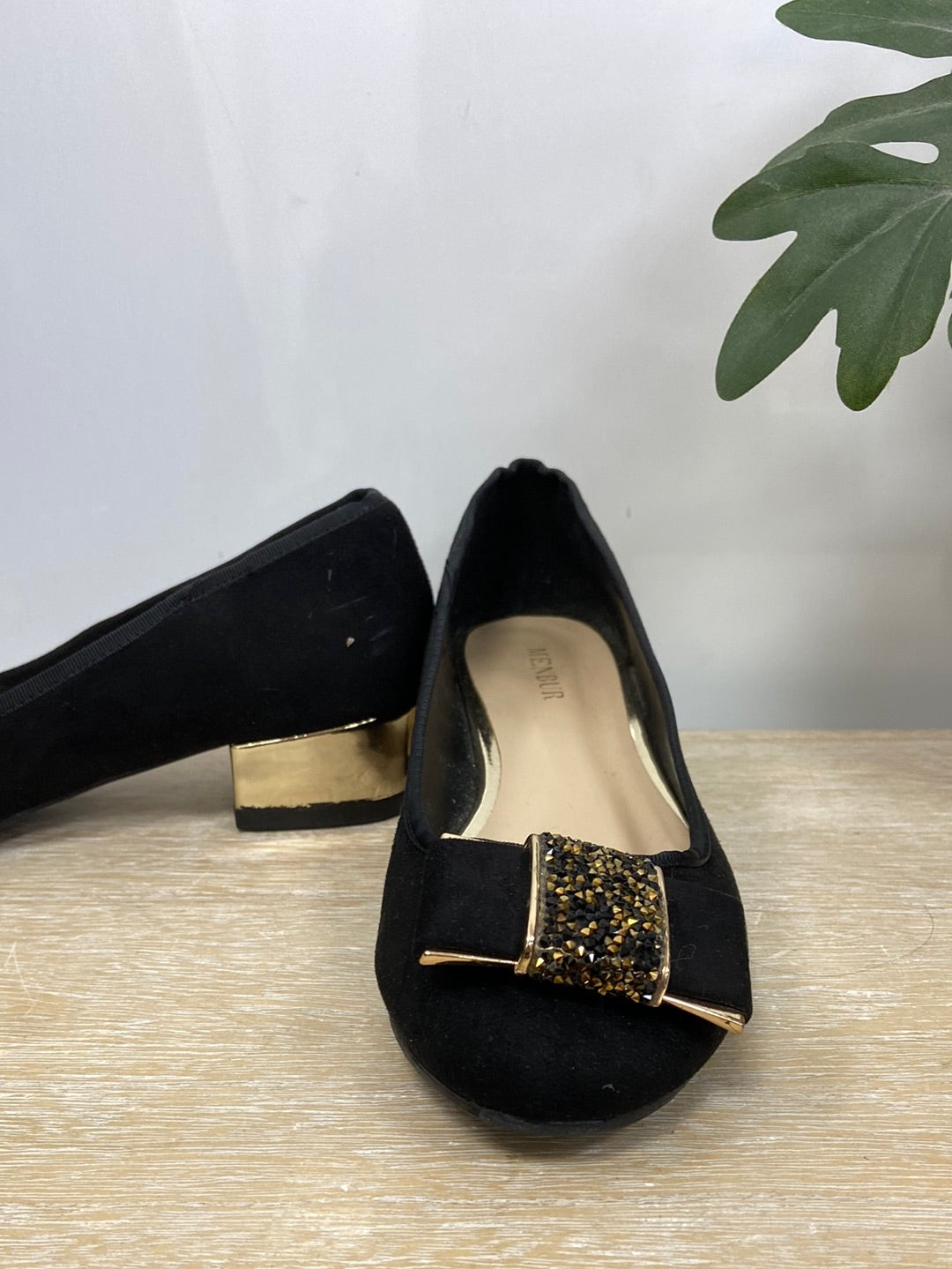 MENBUR.Bailarinas negras tacón T.38 (Tara)