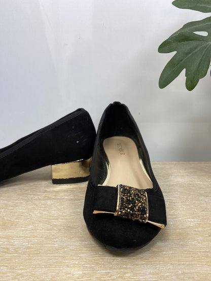 MENBUR.Bailarinas negras tacón T.38 (Tara)