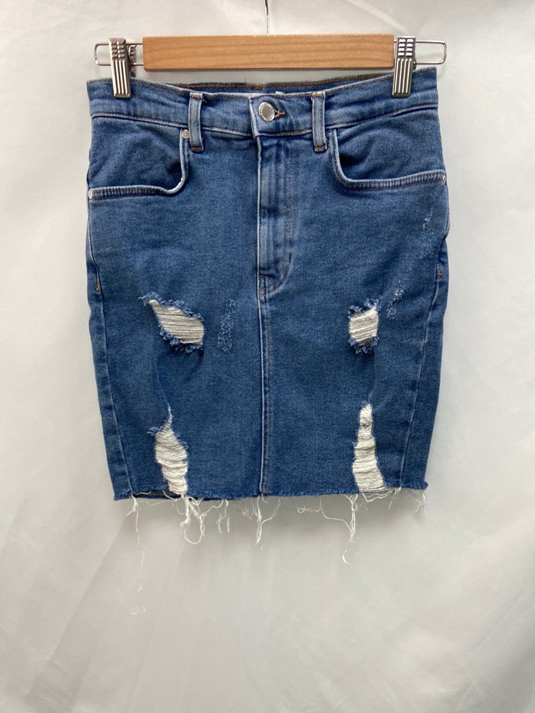 PULL&BEAR.Falda corta vaquera  T.s