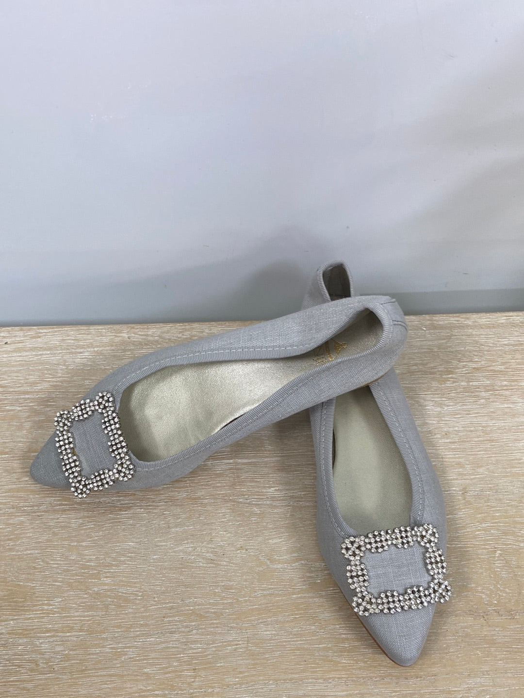 MENINAS.Manoletinas grises pedrería T.37