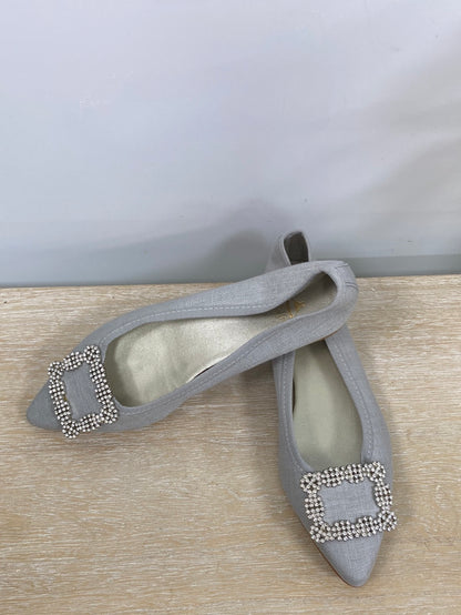 MENINAS.Manoletinas grises pedrería T.37