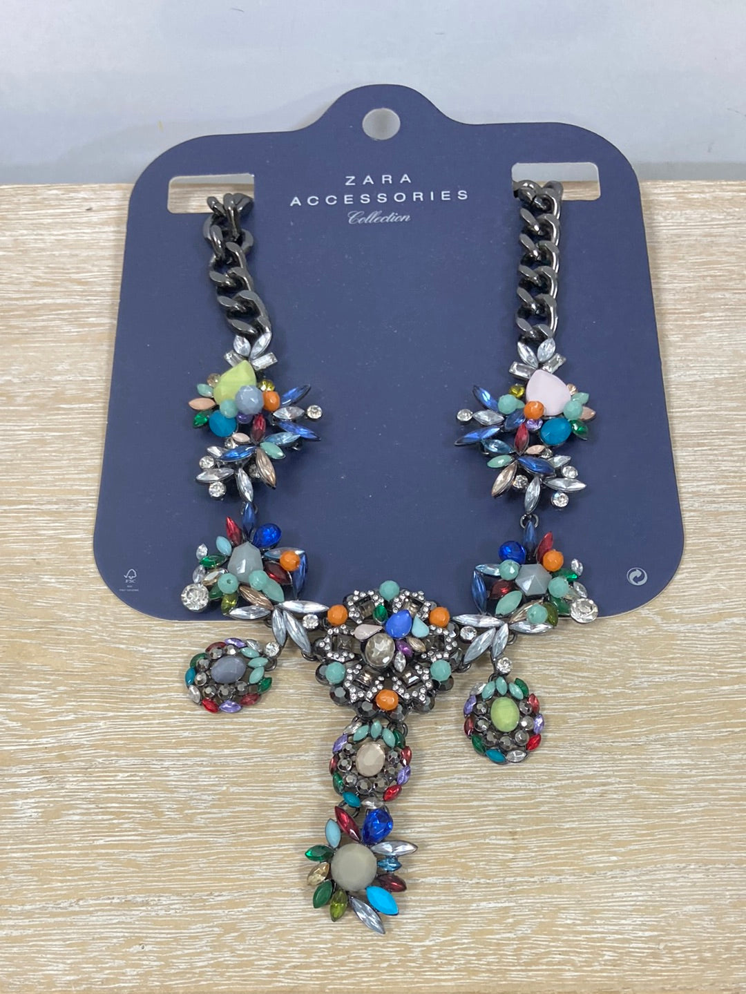 ZARA.Collar maxi piedras