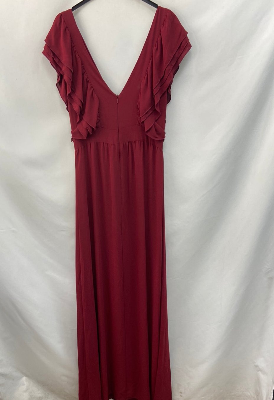 BY CLÉA.Vestido largo burdeos volantes (36,38 y 40)