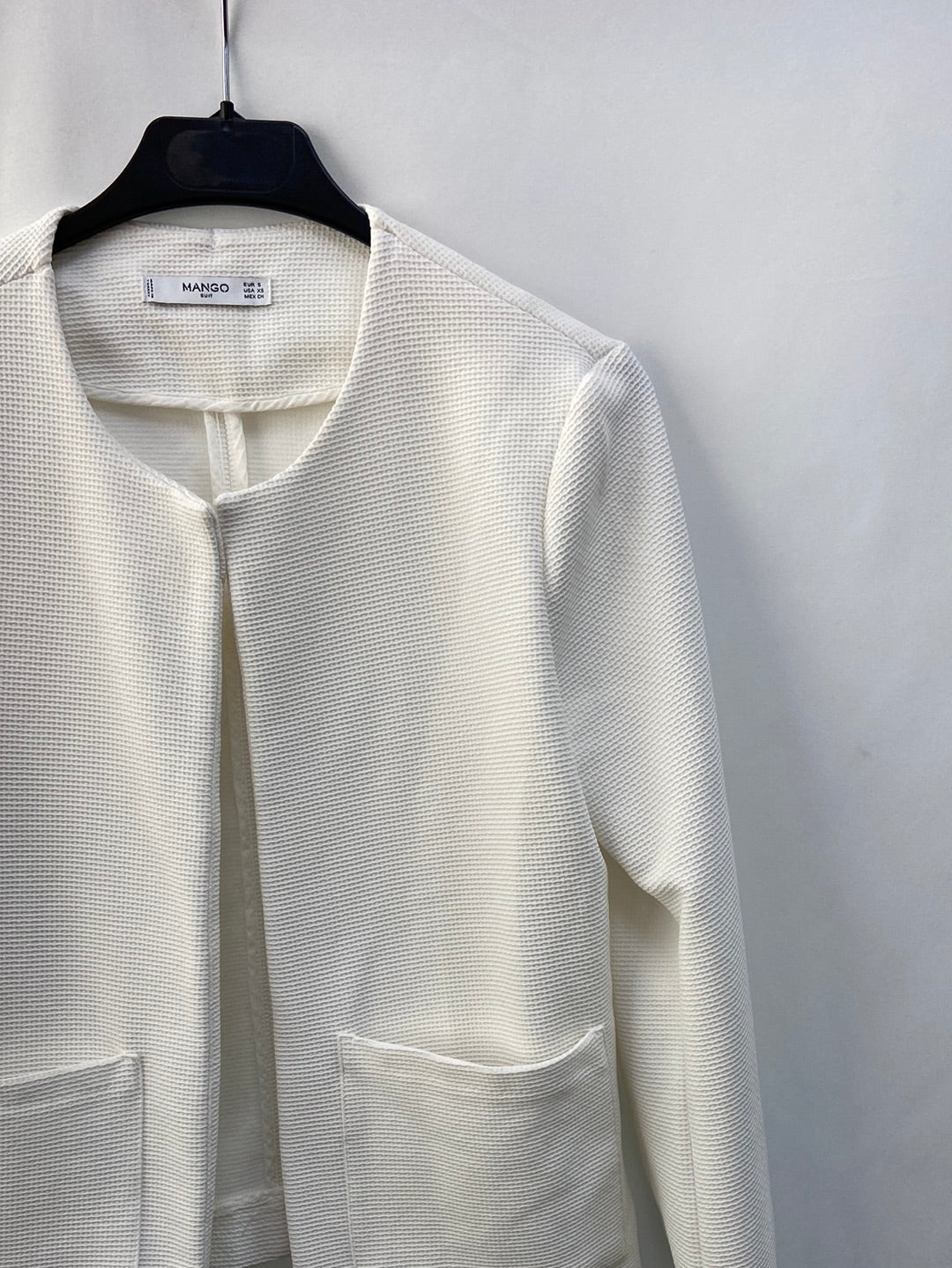 MANGO. White textured Ts jacket