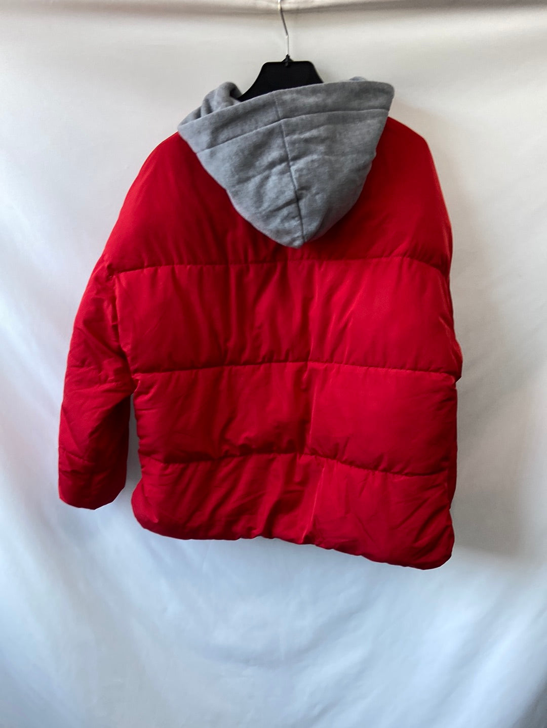 STRADIVARIUS.Plumas rojo doble textura T.S