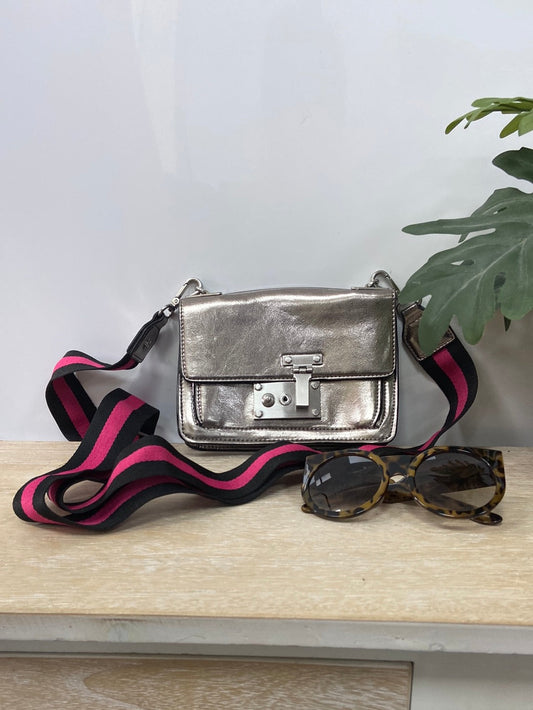 ZARA. Bolso plateado