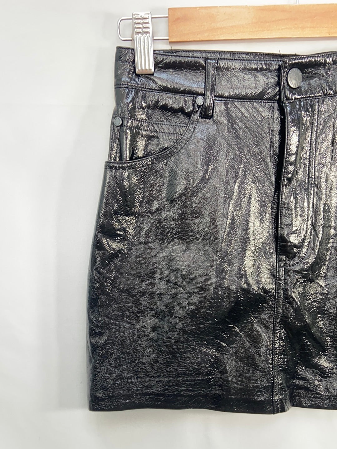 PULL&amp;BEAR. Short black vinyl skirt TS