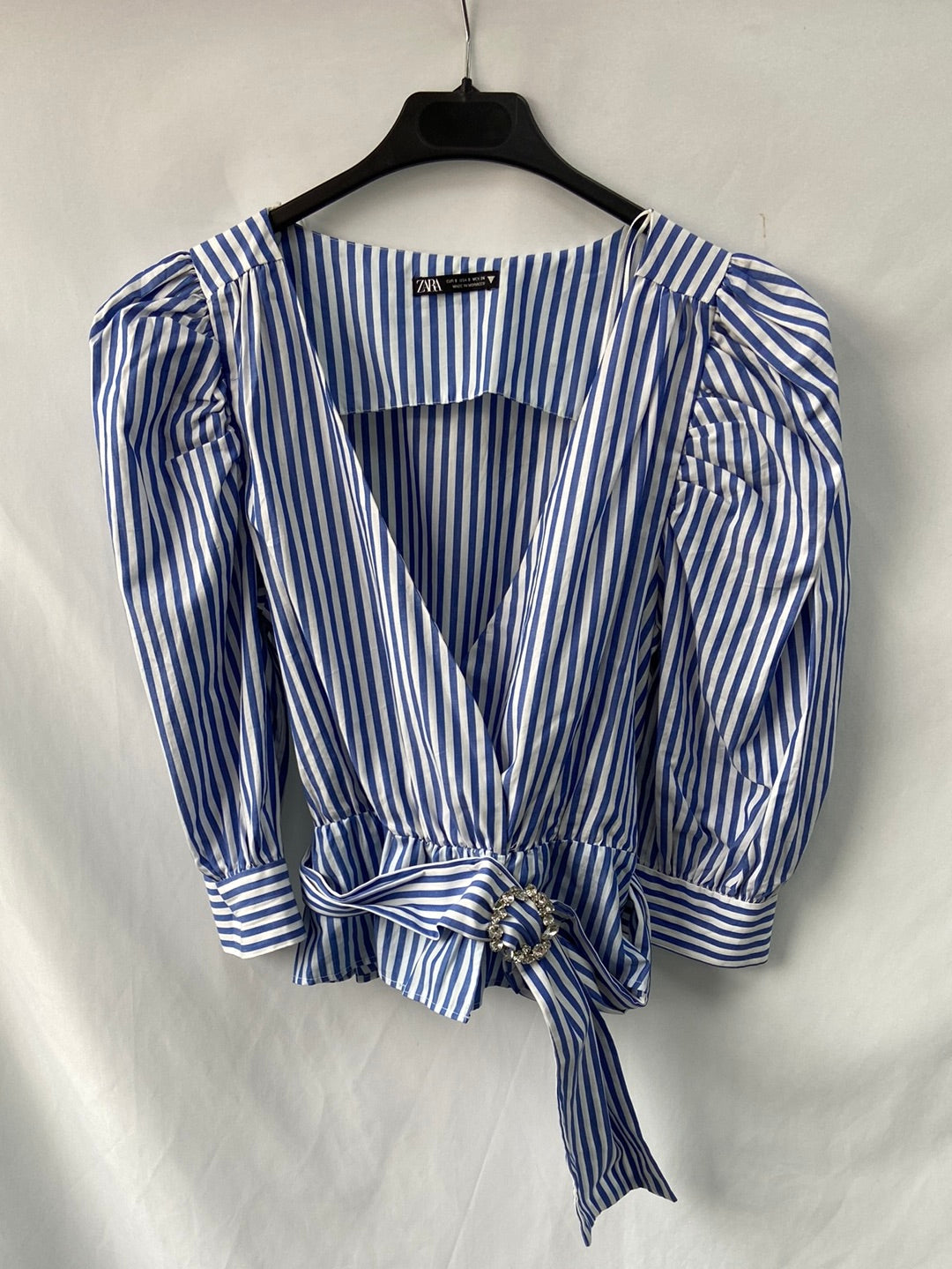 ZARA.Blusa rayas cinturón y mangas abullonadas T.S