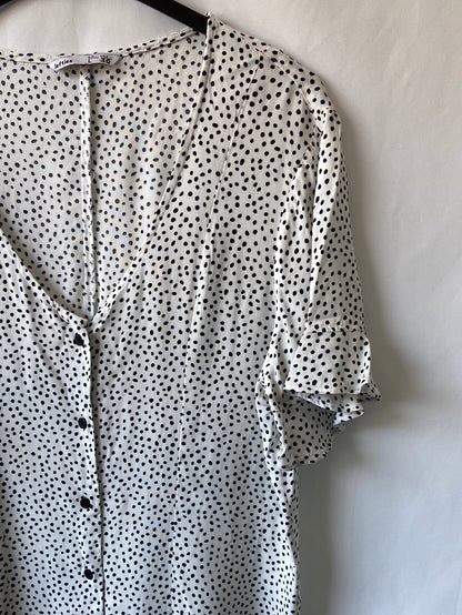 LEFTIES.Vestido corto blanco topitos T.L