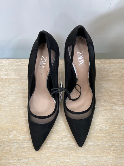 ZARA. Stiletos negros rejilla T.35