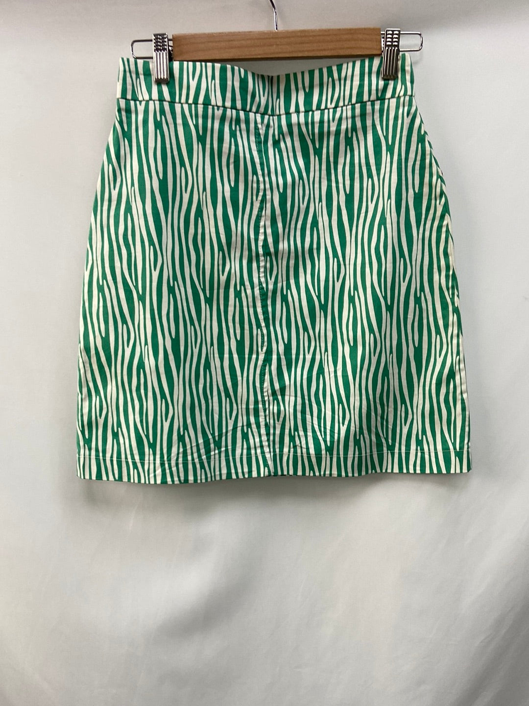 AMATEUR. Falda corta print T.36