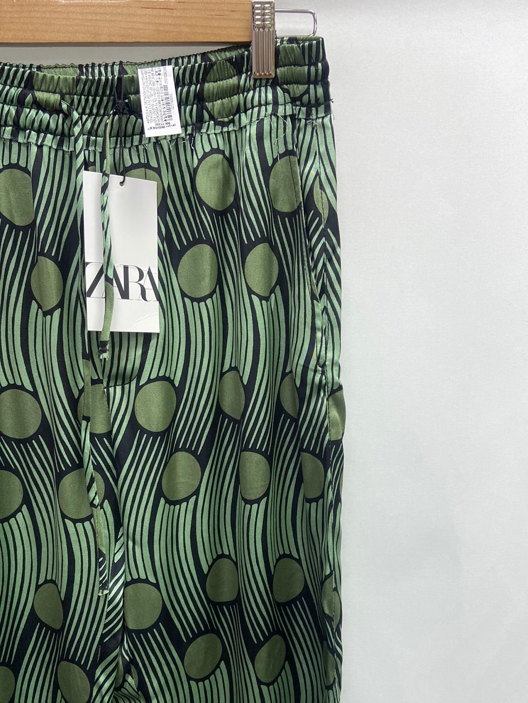 ZARA.Pantalones fluidos verdes T.S