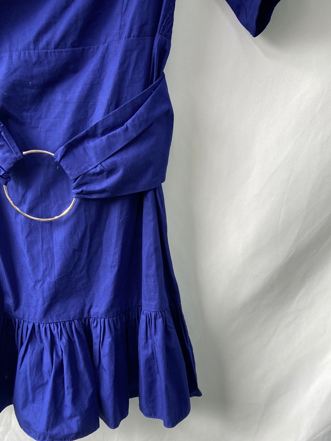 MANGO.Vestido azul Klein volante T.XS