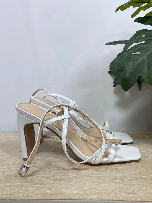 PIMKIE. Sandalia blancas T.38