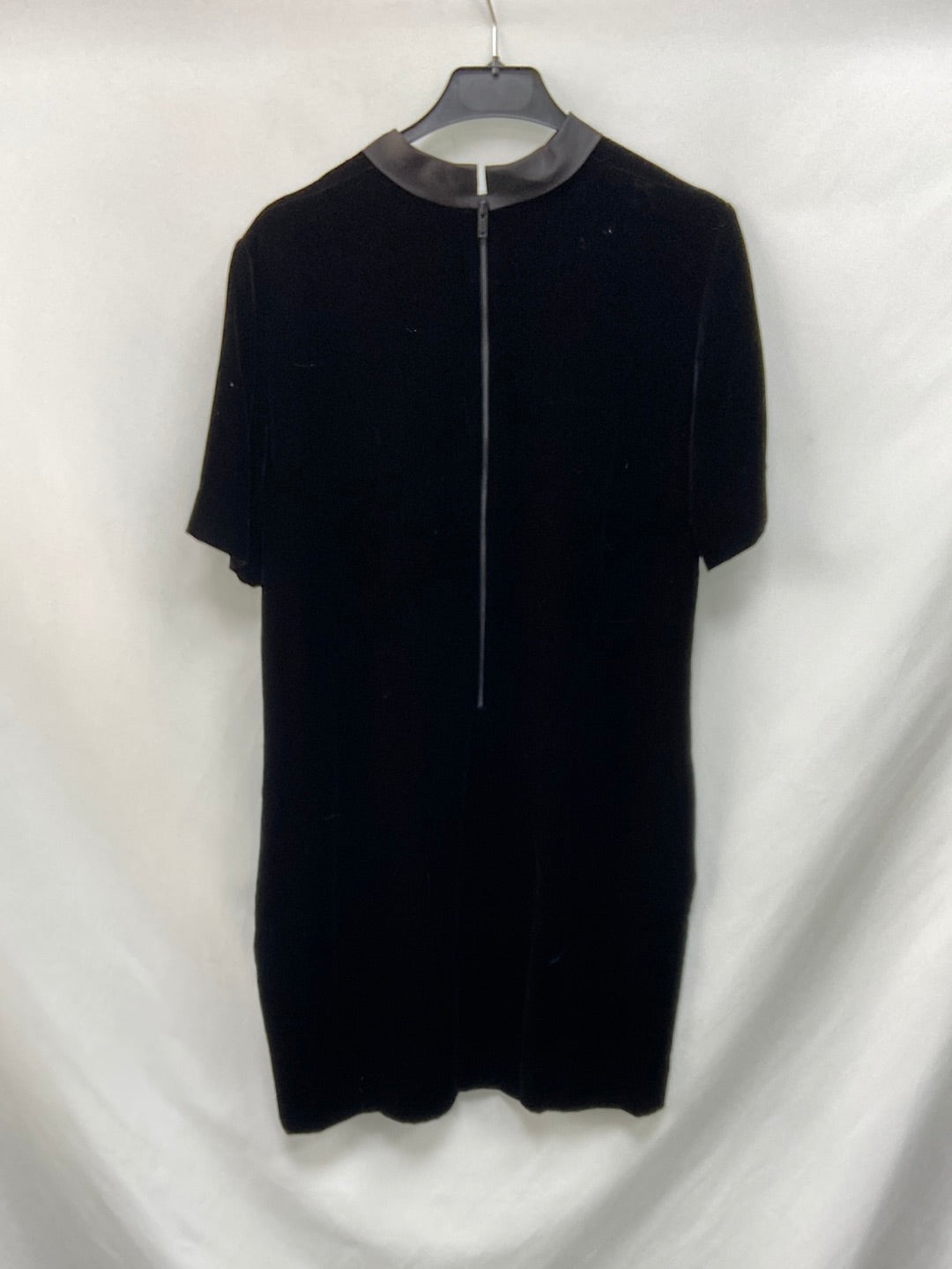 COS. Short velvet dress S.38