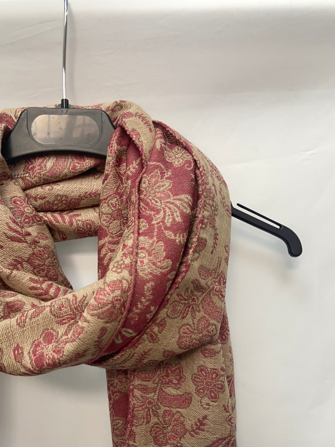 PROMOD. Fular flores rosas