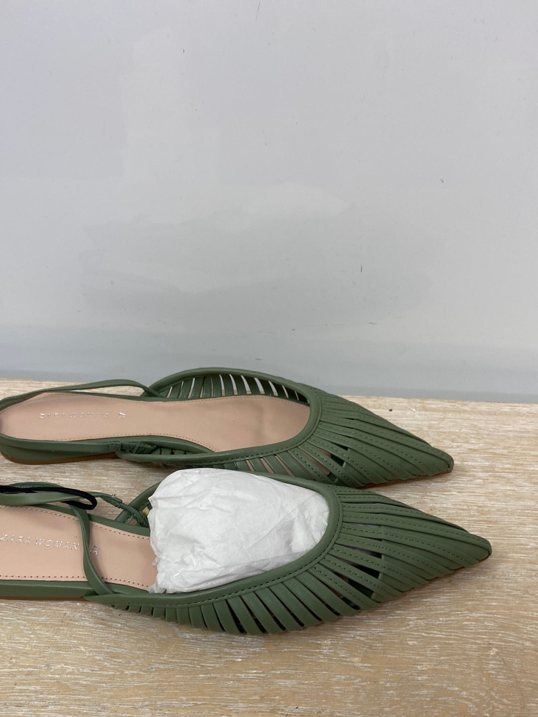 ZARA. Bailarina destalonada verde  T.37