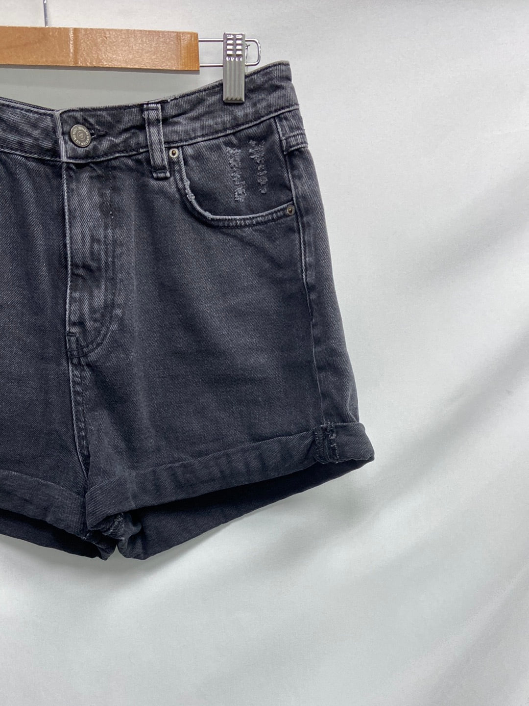 PULL&amp;BEAR. Gray denim shorts T.36