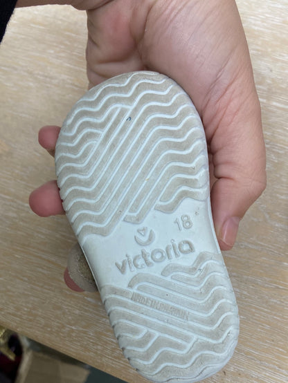 VICTORIA.Zapatos beiges T.18