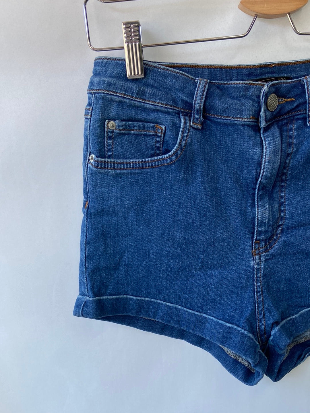 PULL&BEAR. Shorts denim elásticos T.38
