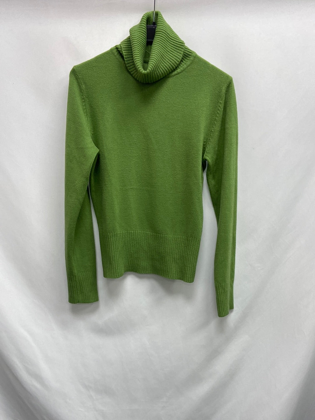 H&amp;M. Green turtleneck sweater Ts