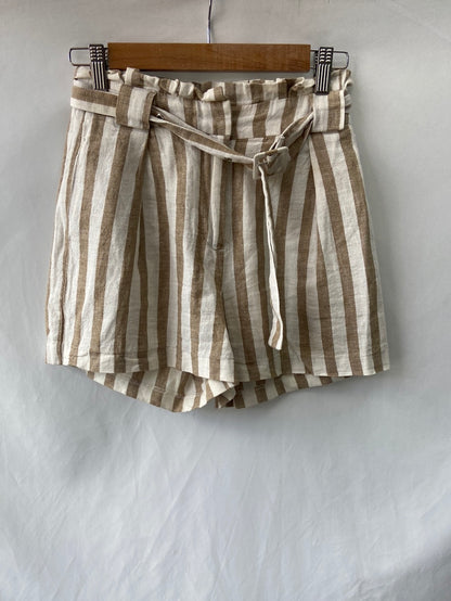 STRADIVARIUS. Shorts beiges rayas T.34