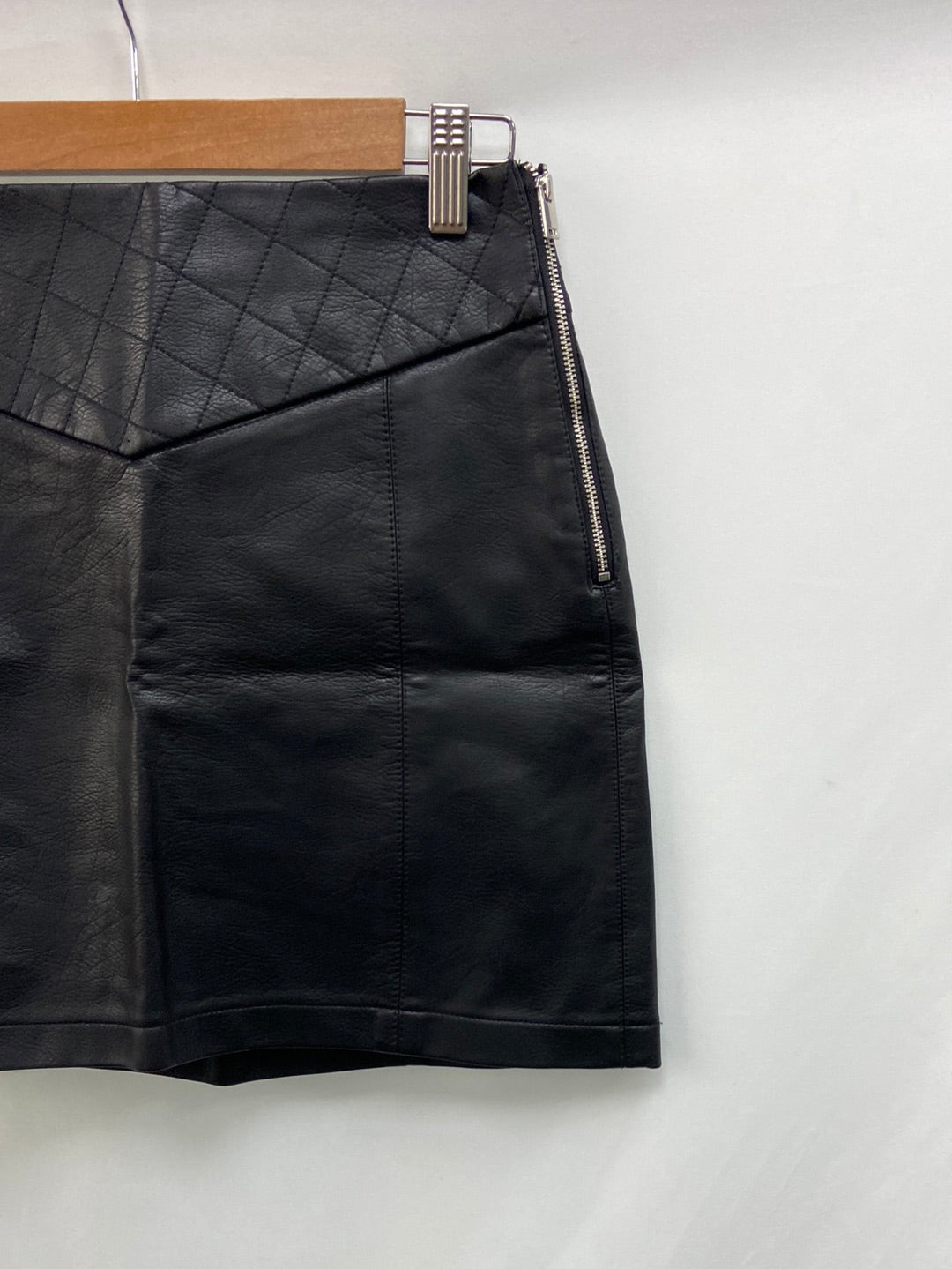 ZARA.Falda corta polipiel T.XS