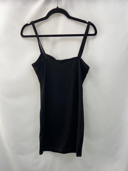 H&amp;M. Black fitted dress Tm
