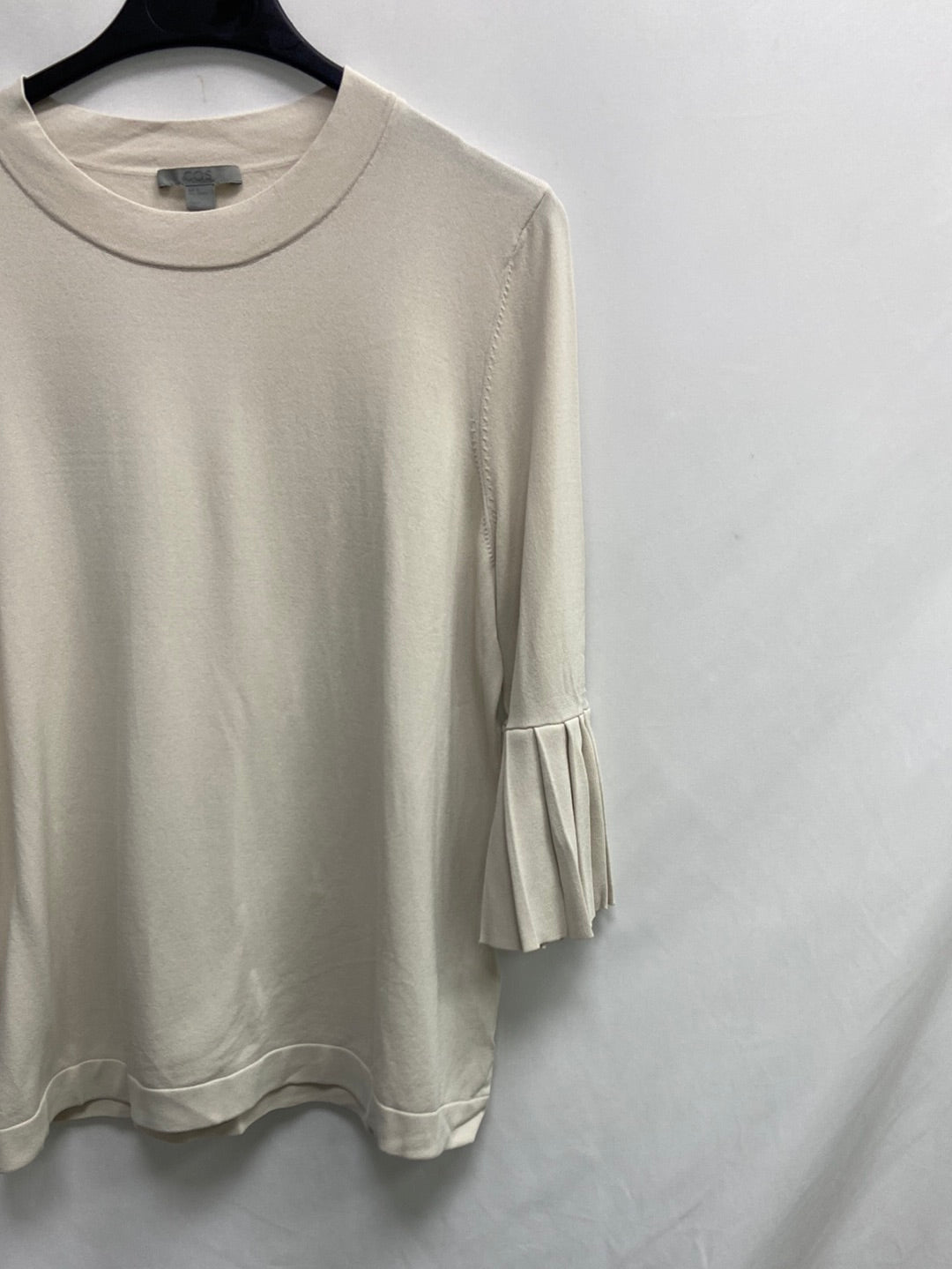COS. Camiseta beige tablas T.m