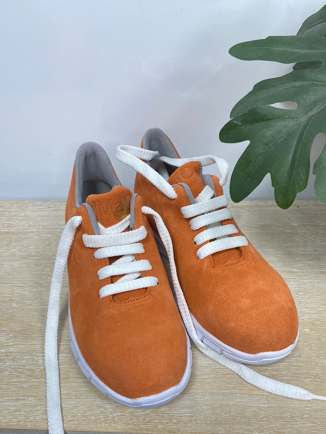 Market. MIMAO. Zapatillas naranjas T.37