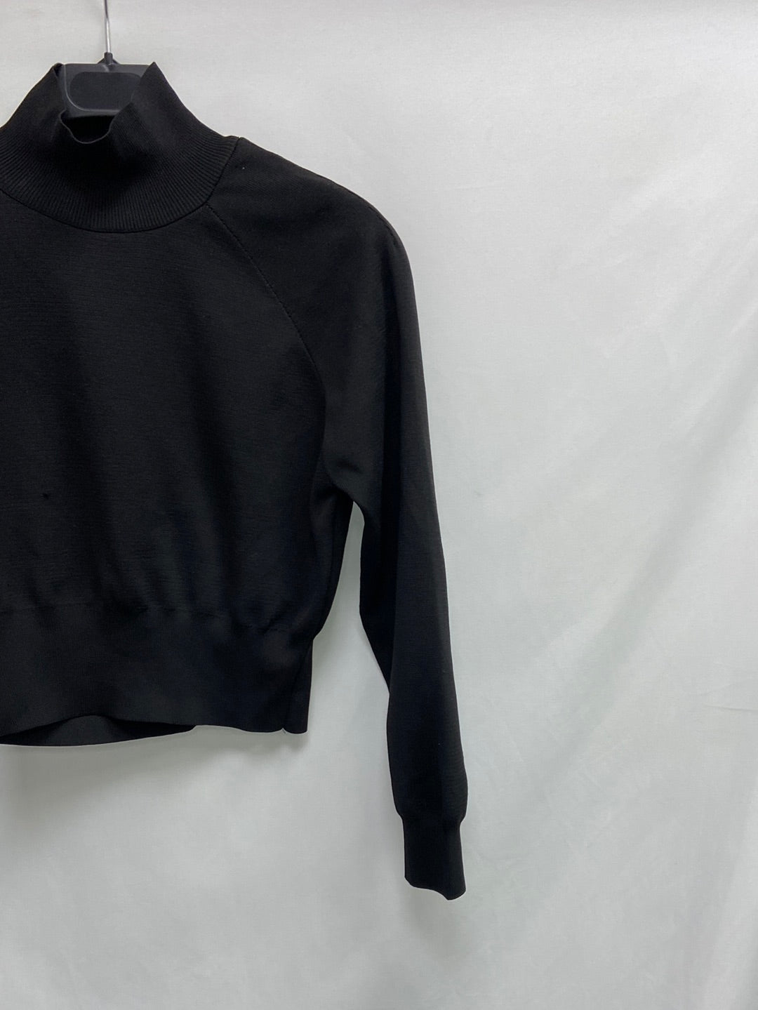 ZARA. Short black Ts sweater