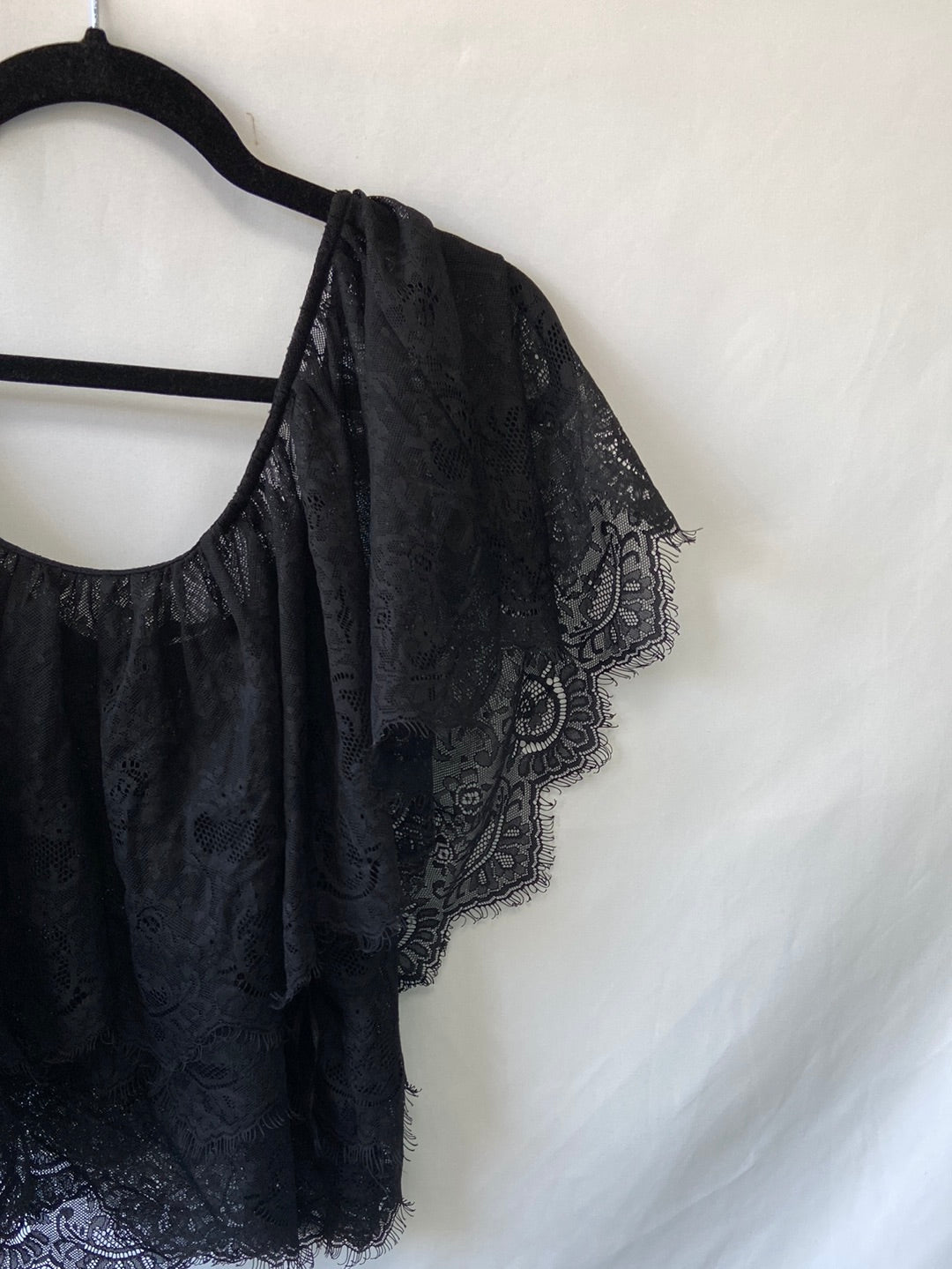 MANGO. Top encaje volante T.u(m)