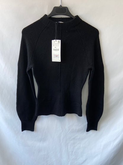 ZARA. Jersey negro punto T.s