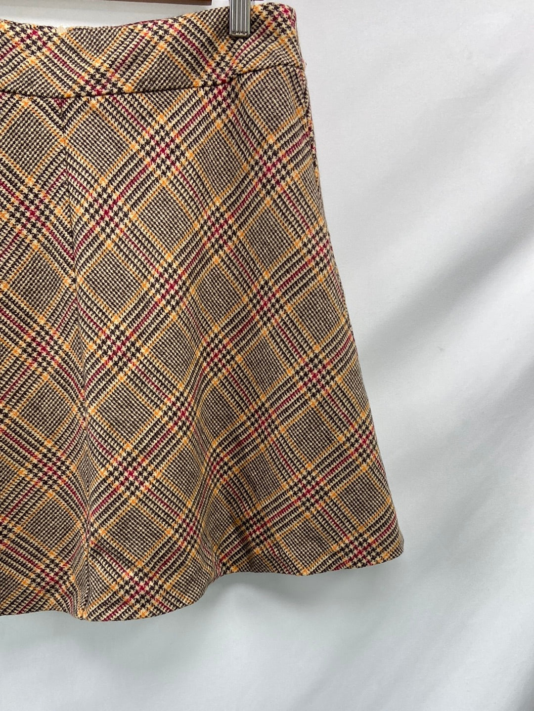 WHITE. Short houndstooth skirt size 38