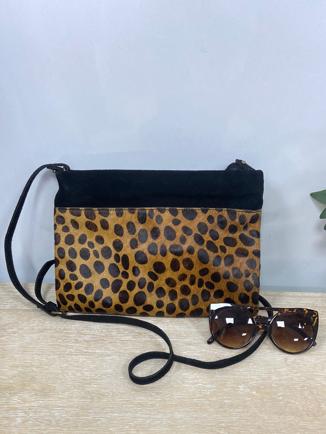 MANGO.Bolso piel animal print
