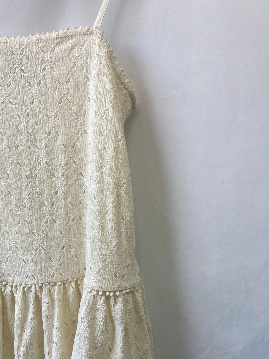 BERSHKA.Vestido blanco roto T.XS