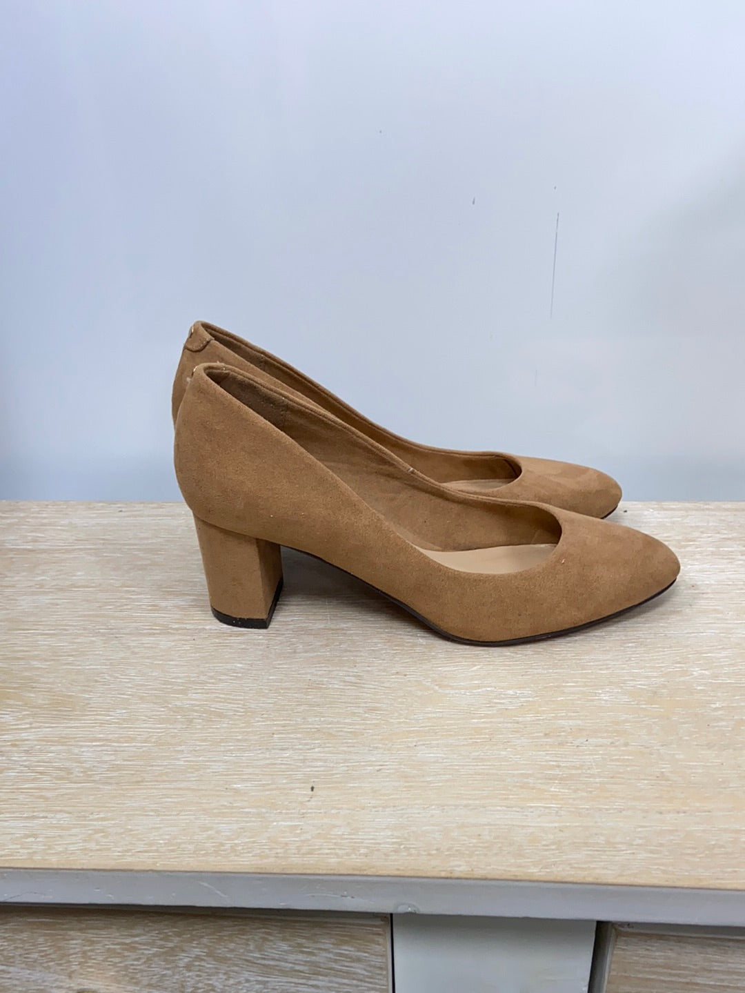 SFERA.Zapato antelina beige tacón T.36