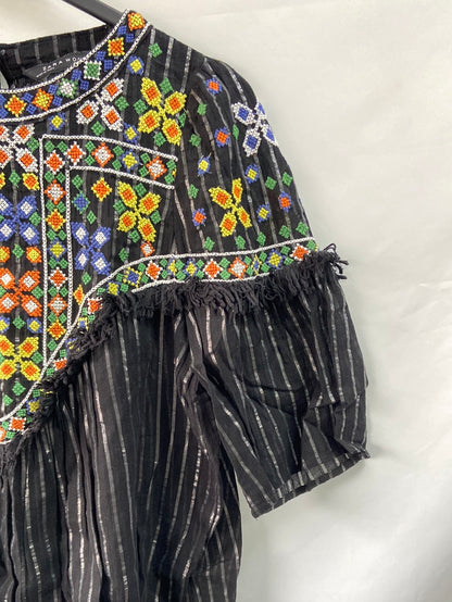 ZARA.Top negro bordado T.XS