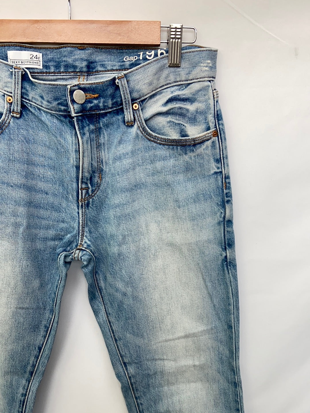 GAP.Vaqueros clásicos claritos T.38