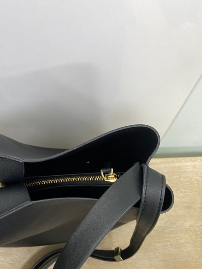 OTRAS.Bolso negro tipo saco